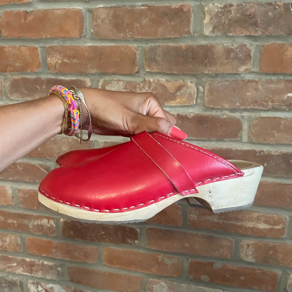 Lotta from Stockholm - Classic Red Leather Women's Clogs